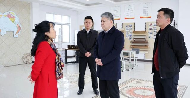 胡晓明调研企业复工复产情况