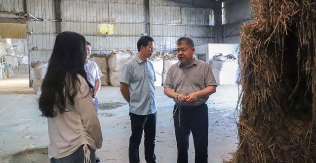 胡晓明调研饲草秸秆综合利用产业发展