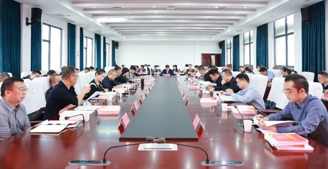 西湖管理区党委理论学习中心组开展2026年第10次集体（扩大）学习